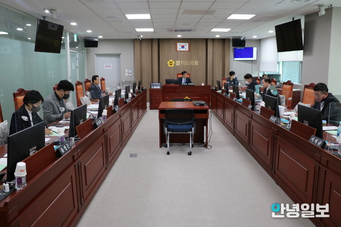 “경기도의회 문화체육관광위원회, 2023년 문화체육관광국 주요사업 설명회 개최”
