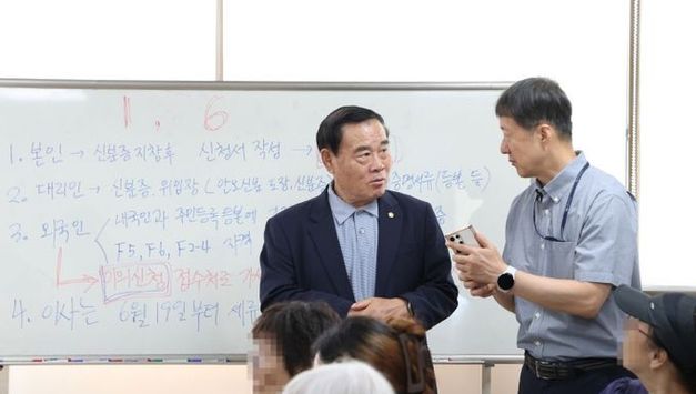 수원특례시의회 이재식 의장, ‘민생회복 소비쿠폰’신청 현장 점검