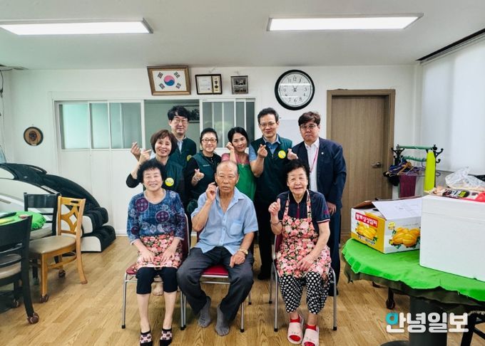 동두천시 중앙동, 관내 경로당에 초복 맞이 생닭 및 수박 전달