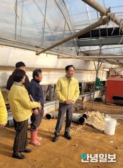 정장선 평택시장, 폭설 피해 농가 방문해 위로