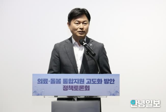 조용익 부천시장이 참석자들에게 인사말씀을 전하고 있다.