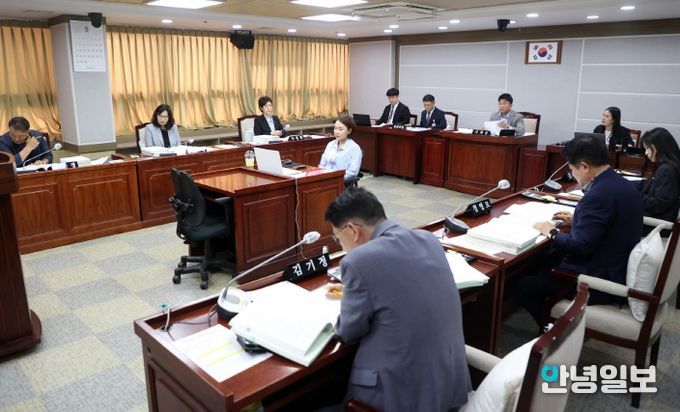 수원특례시의회 보건복지위원회 안건 심사