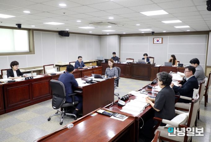 수원특례시의회 문화체육교육위원회 안건 심사