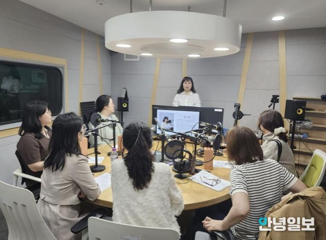 <2025년 시민도서관학교 오디오북 제작과정> 수업 사진