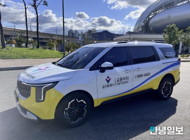 신형차량으로 교체한 교통약자 위한 '특별교통수단' 차량 측면 사진