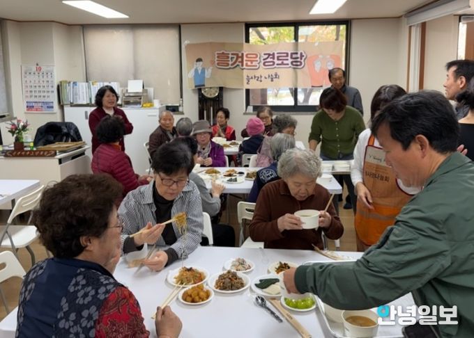 수원시 영통구 늘사랑나눔회, 영통3동‘흥겨운 경로당’어르신들 식사 대접