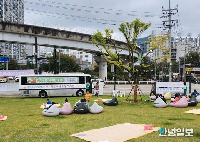 의정부시, 가을정원 속 책 향기…‘가을은 책 피는 정원’ 행사 성황