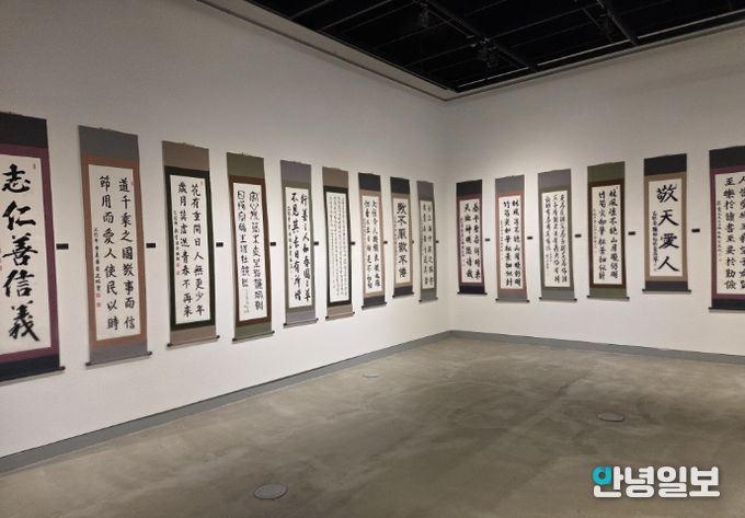 문화예술동아리 전시회 모습