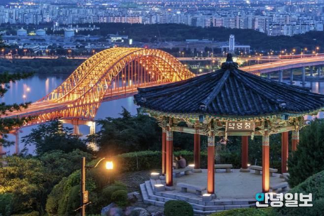 행주산성 정상에서 내려다본 한강과 방화대교