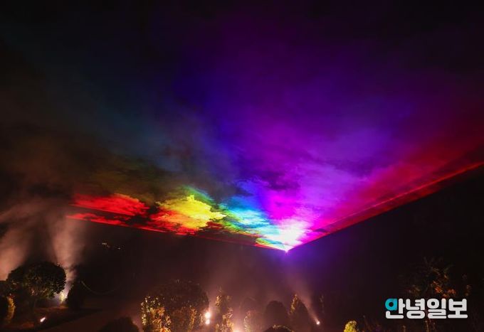 위로는 무지개, 아래로는 안개가 어우러진 무지개·밤이슬 구간 전경