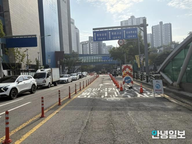 GS파워의 열수송관 파열사고가 발생한 안양 범계역 인근 모습 사진(2025년 10월 31일 오전 10시경)