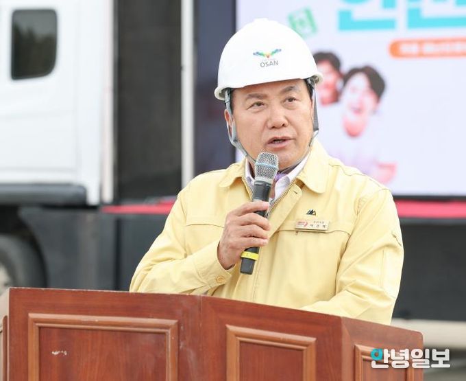 이권재 오산시장이 현장훈련 종료 후 강평하는 모습