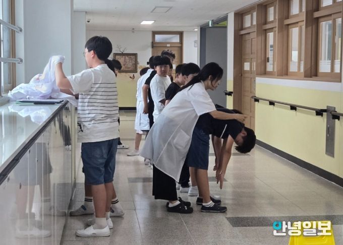 척추측만증 조기검진 현장 사진