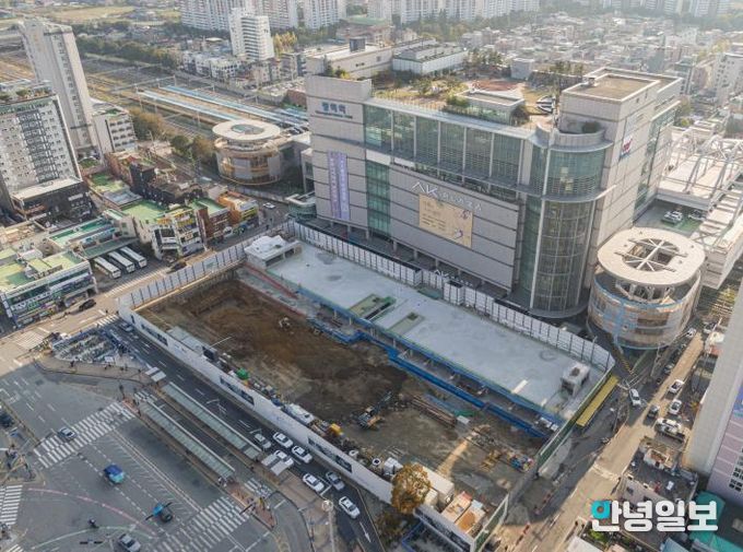 공사 진행 중인 평택역 앞 모습