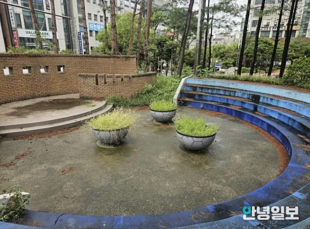 나눔숲 조성 전 영통종합사회복지관 야외 공간