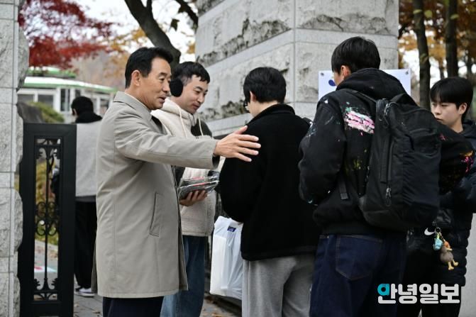 백영현 포천시장, 수험생 응원 위해 동남고 방문해 격려