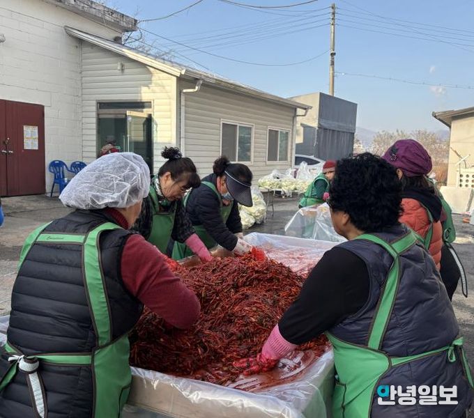 포천시 신북면 남녀새마을회, ‘2025 사랑의 김장 나눔 행사’ 개최