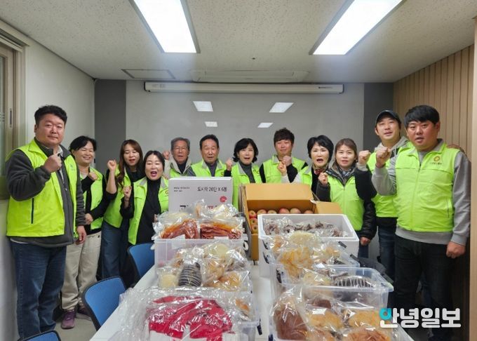 6지역 1지대 라이온스클럽 식료품 후원 기념촬영