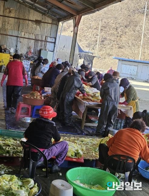연천군 신서면 이장협의회장 장승록 이장, 직접 담근 김장김치 120상자 어려운 이웃에 전달
