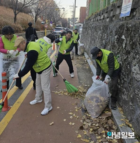 수원시 영통구 자유총연맹 매탄4동 위원회 가을맞이 낙엽청소!!
