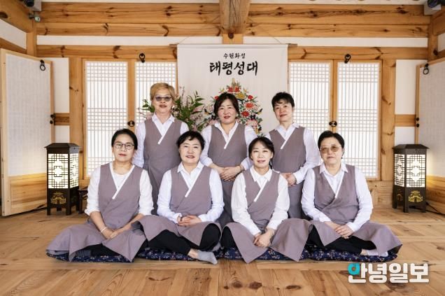 혜경궁 궁중다과 체험을 운영하는 수라지기