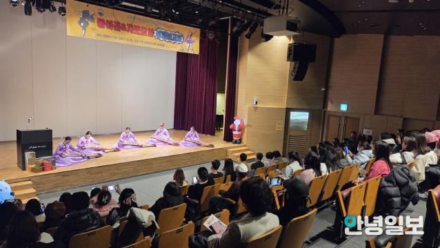 다문화 가족 동아리 및 자조모임 회원들이 함께하고 있다.