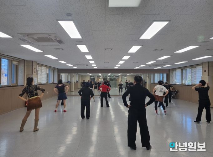 마장건강생활지원센터·국민건강보험공단이 함께한 ‘백세운동교실’ 성료