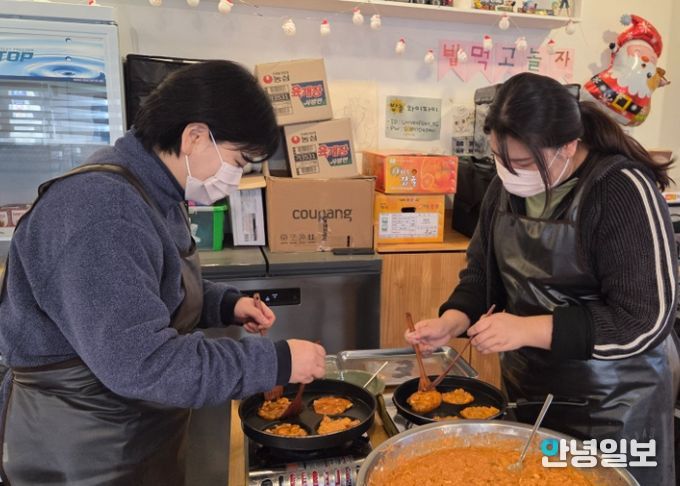 군포시청소년재단 당동청소년문화의집, 지역 아동·청소년 위한 ‘밥먹고놀자’ 도시락 포장 봉사활동 진행