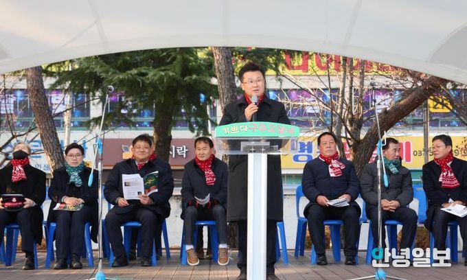 2025년 안성시 성탄트리점등식 개최...사랑과 나눔의 연대 빛내