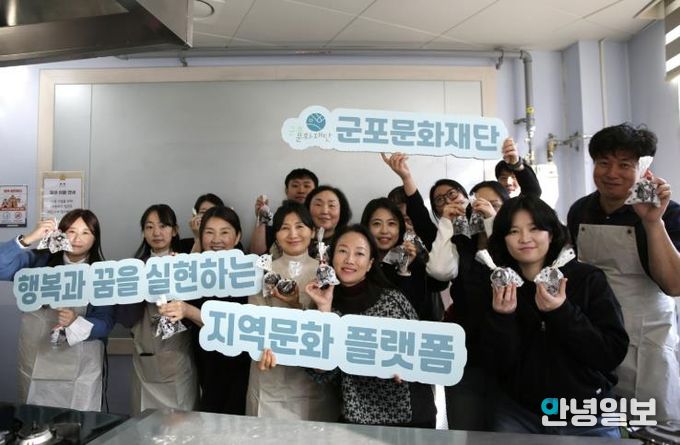 군포문화재단, 따뜻한 마음 전하다...군포시늘푸른노인복지관에 머핀 1천개 전달