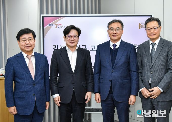 고문변호사 위촉식 단체사진