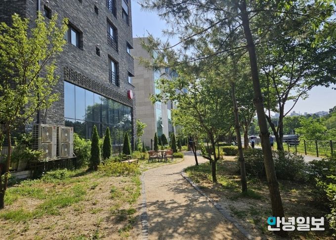 민락천변 쌈지공원 오솔길 및 쉼터