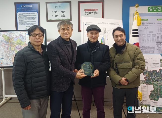 용인도시공사 모현복지회관, 지역 어르신들로부터 감사패 전달 받아