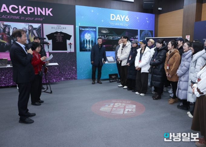 ‘고양콘 특별전’에서 이동환 시장의 인사말을 듣고 있는 중부대학교 학생들