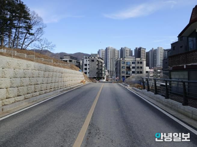 용인특례시 처인구가 모현읍 왕산2리 모산마을 일원에 소로를 개설했다.