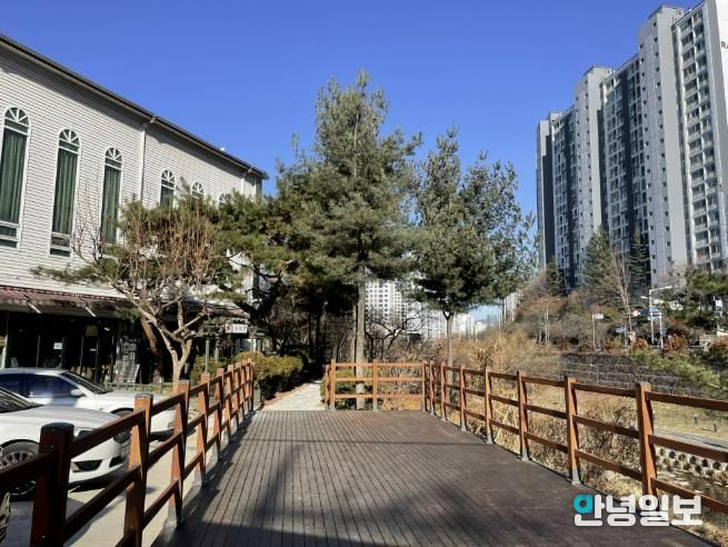 용인특례시 수지구는 풍덕천동 1153번지 일원 산책로를 정비했다