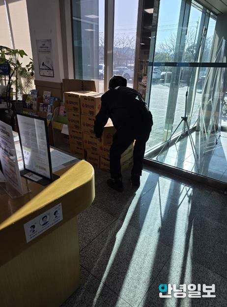 파주시 파주읍, 새해맞이 노인정 식료품 전달