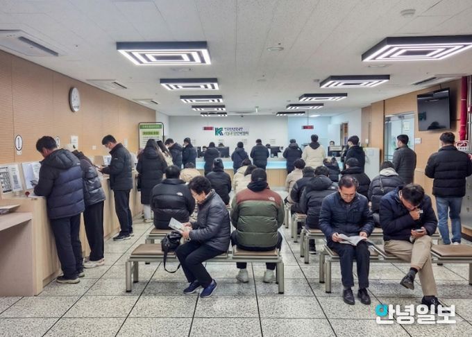 김포운전면허센터 이용 사진. 많은 시민들이 김포운전면허센터를 이용하고 있다.