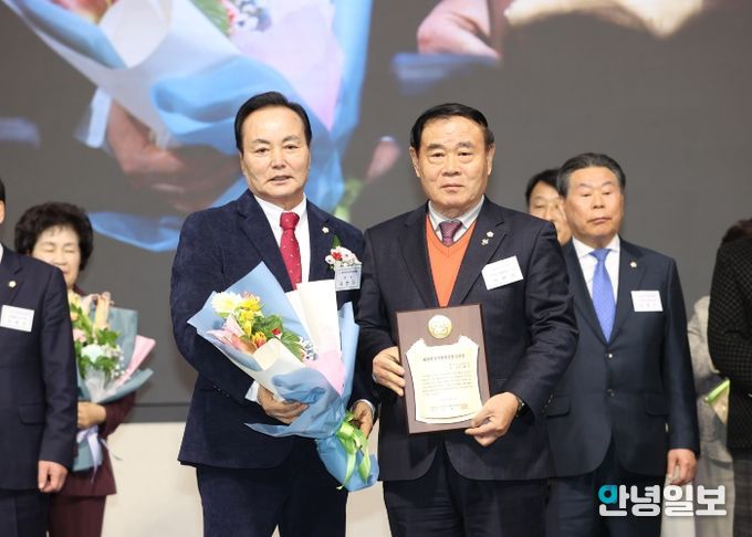 이재식 수원특례시의회 의장, 대한민국시군자치구의회의장협의회 정기총회 수상