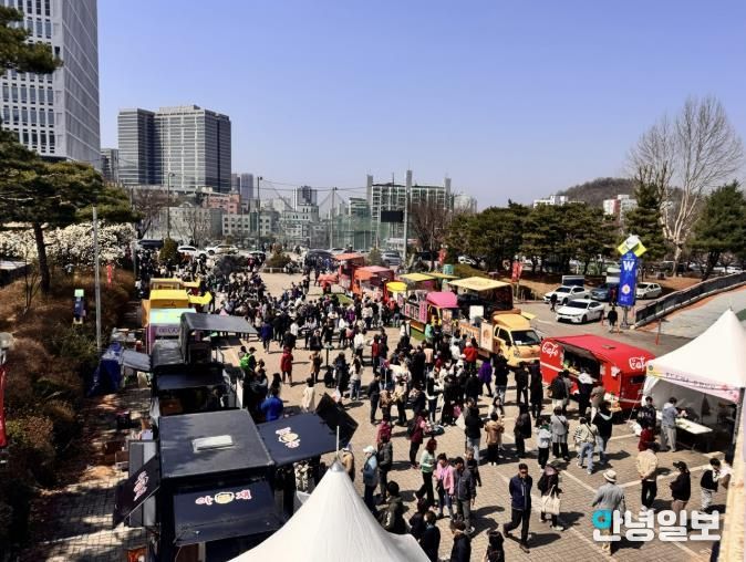 2025년 부천페스타-봄꽃여행 푸드트럭존 모습