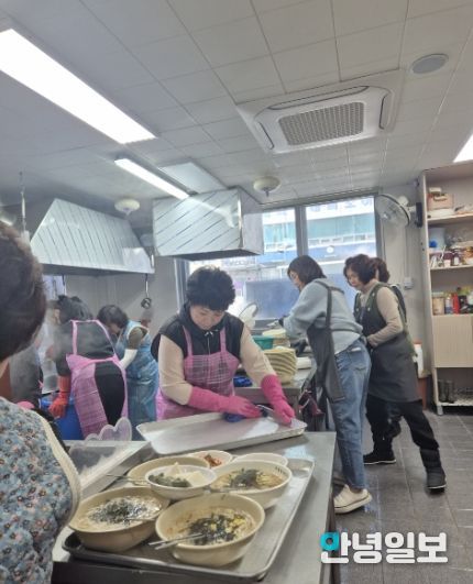 남양주시 와부읍 이장협의회, 어울림봉사단 국수봉사 후원금 전달