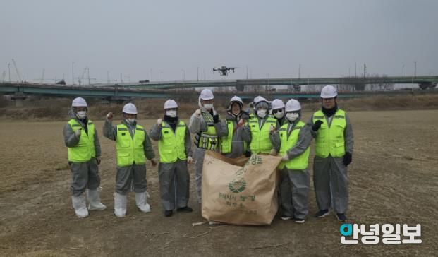 드론을 활용한 겨울철새 먹이주기