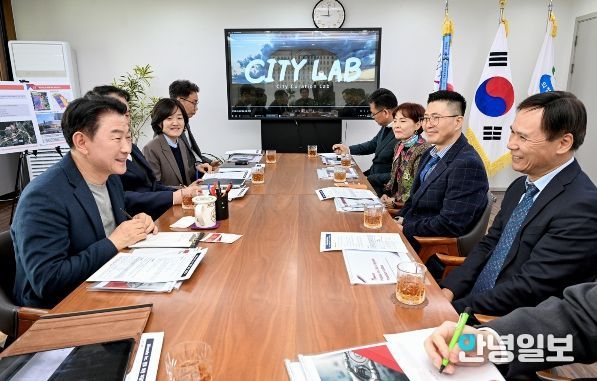 3월 17일 대만의 산업용 러기드 컴퓨팅 솔루션 개발 및 제조 기업인 ‘윈메이트(Winmate Inc.)’의 켄 루(Ken Lu) 회장 등 기업 관계자가 의정부시를 방문해 향후 협력 가능성을 논의했다.