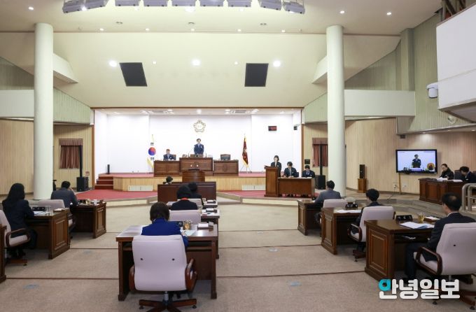 군포시의회는 3월 24 제286회 임시회를 개회, 4월 2일 폐회한다. 사진은 이번 임시회 제1차 본회의 현장.