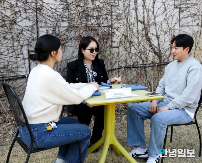 총무인사팀장, 주니어보드와 함께 역멘토링 활동을 하고 있다.