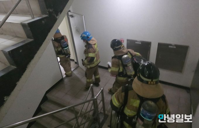 27일 오후 환경기초시설 화재 대응 모의훈련이 진행되고 있다.