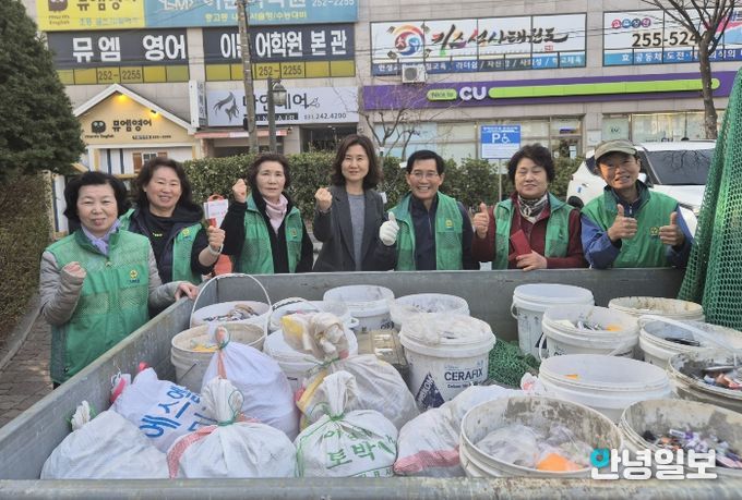 수원시 장안구 새마을지도자조원1동협의회, 자원순환 실천을 위한 ‘사랑의 폐건전지’ 전달