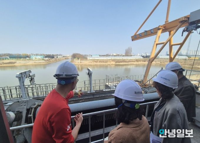 행정지원과장 및 점검반 배수펌프장 현장 방문·점검(3월 25일)
