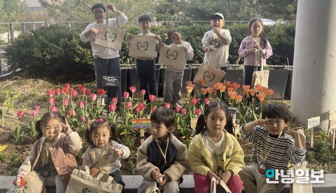 아이들 손으로 피어나는 봄, 수원시 영통구 광교2동 새마을문고 화단 가꾸기 행사