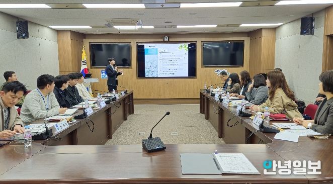 수원시가 ‘2026 교통안전 특별실태조사 과업설명회’를 개최하고 있다.